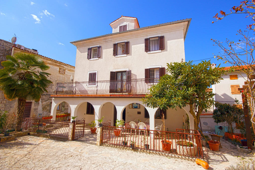 Guest House Robert I Mirna بالي المظهر الخارجي الصورة