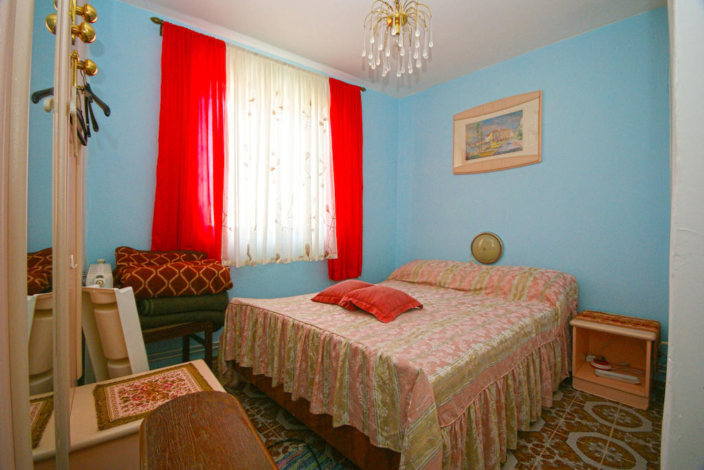 Guest House Robert I Mirna بالي المظهر الخارجي الصورة
