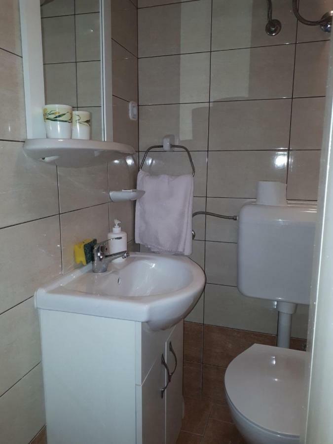 Guest House Robert I Mirna بالي المظهر الخارجي الصورة