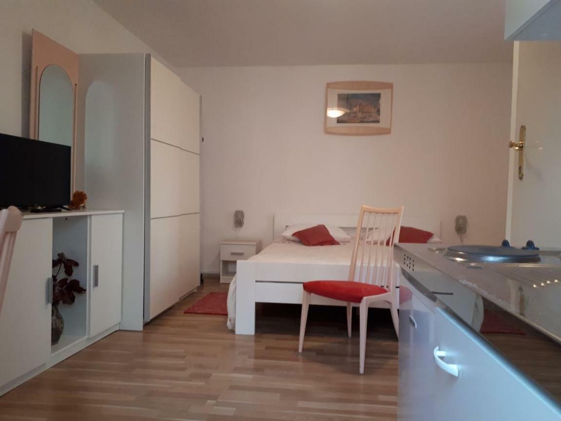 Guest House Robert I Mirna بالي المظهر الخارجي الصورة