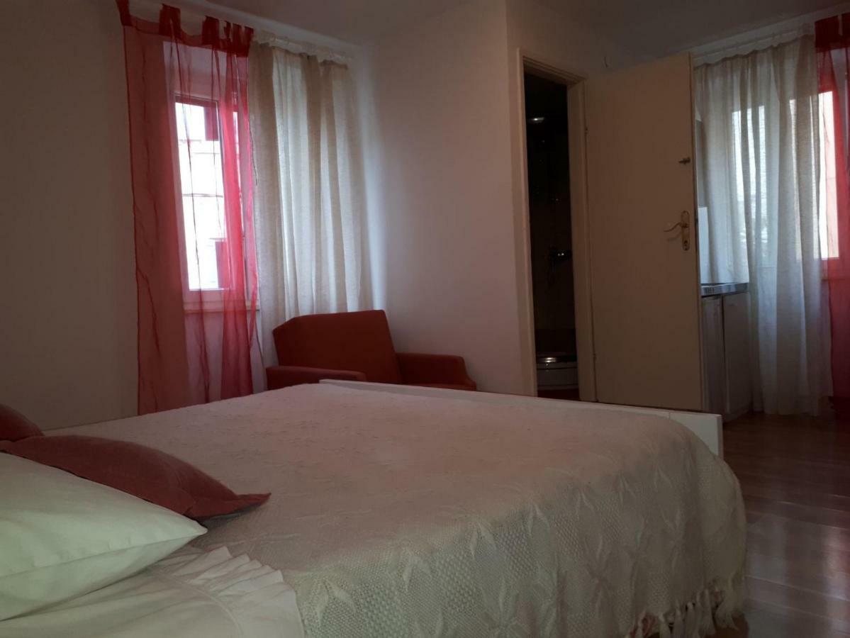 Guest House Robert I Mirna بالي المظهر الخارجي الصورة