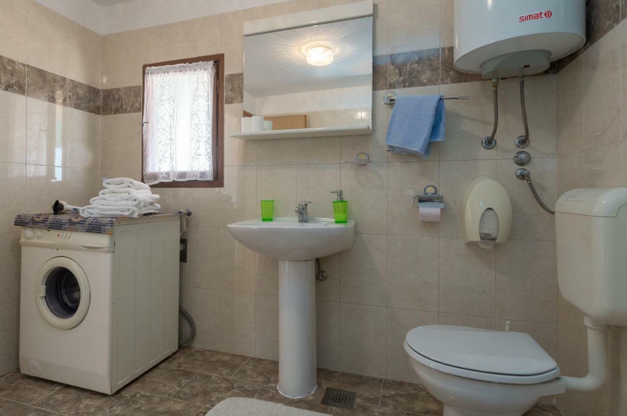 Guest House Robert I Mirna بالي المظهر الخارجي الصورة