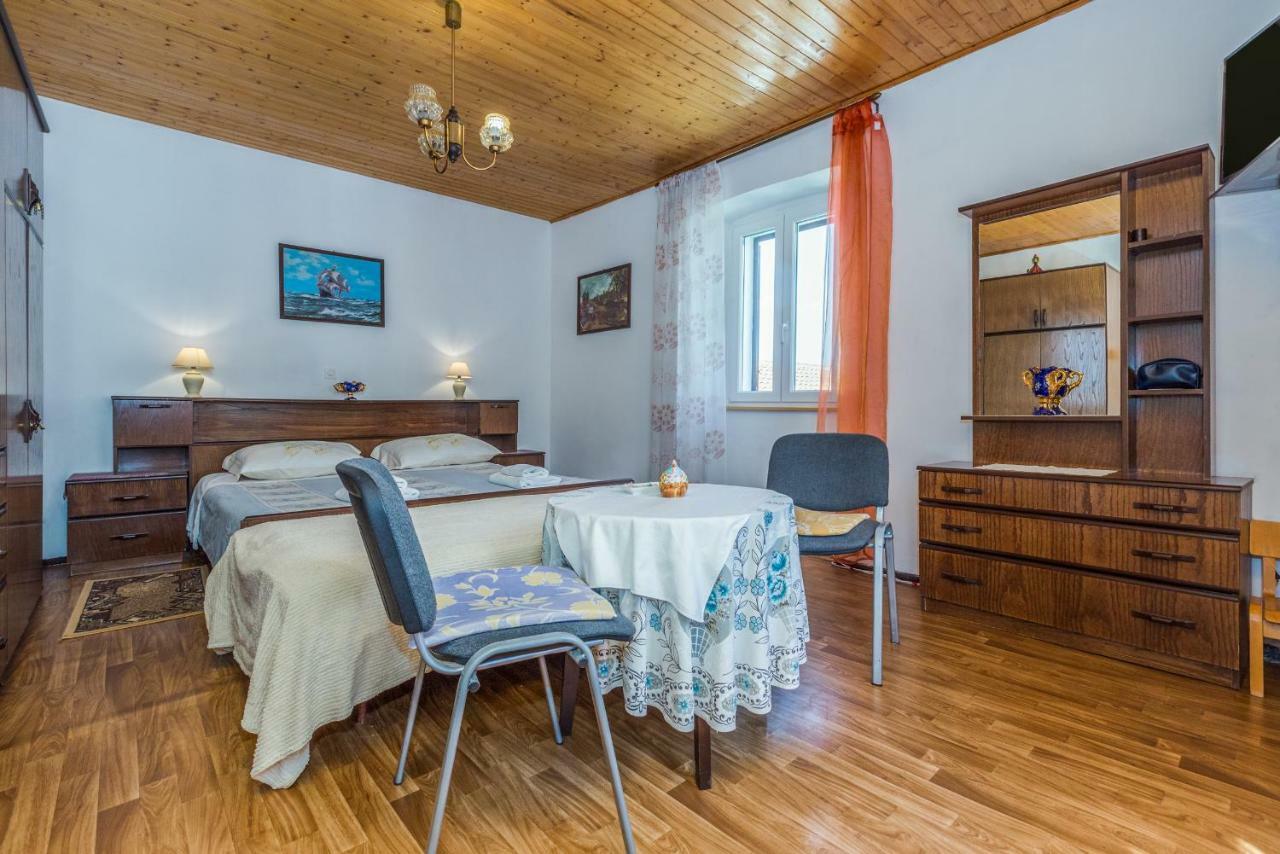 Guest House Robert I Mirna بالي المظهر الخارجي الصورة