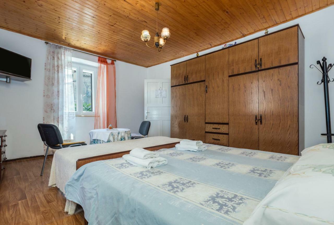 Guest House Robert I Mirna بالي المظهر الخارجي الصورة